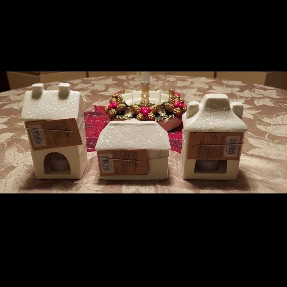 CHRISTMAS VILLAGE LIGHTED WHITE PORCELAIN LED BUILDING SET OF 3 - BNWT SO